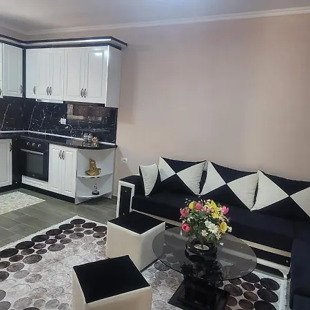 Апартаменты Maxhari *